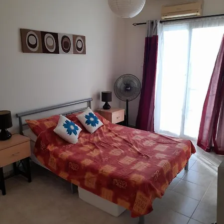 Hill Top Apartament *